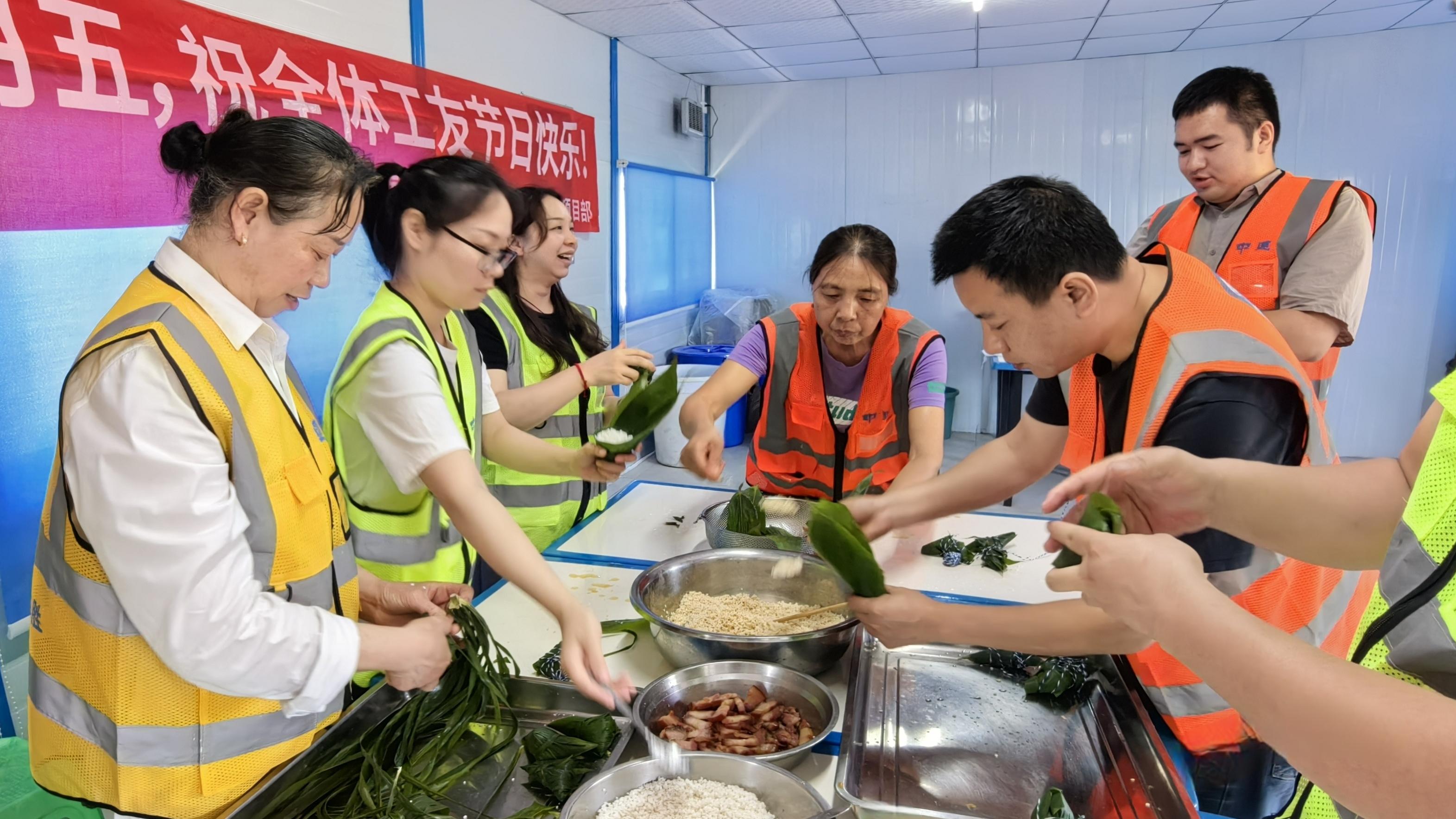 图3-重庆星光学校项目党支部.jpg